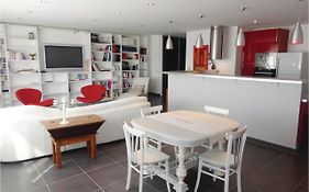 Awesome Apartment In Sauvian With Wifi